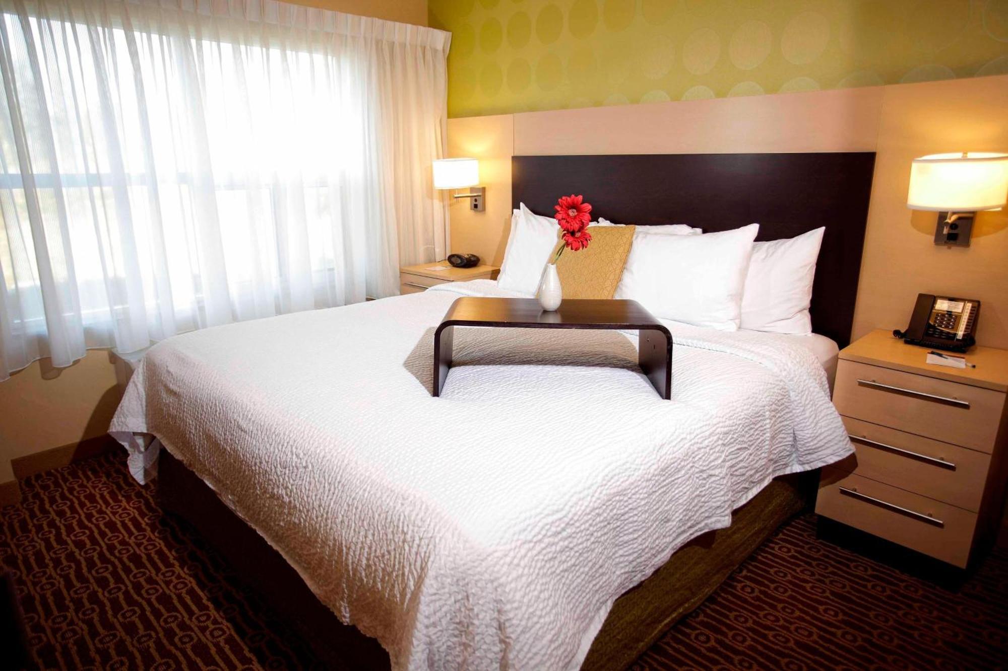 Towneplace Suites By Marriott Sudbury Exterior photo