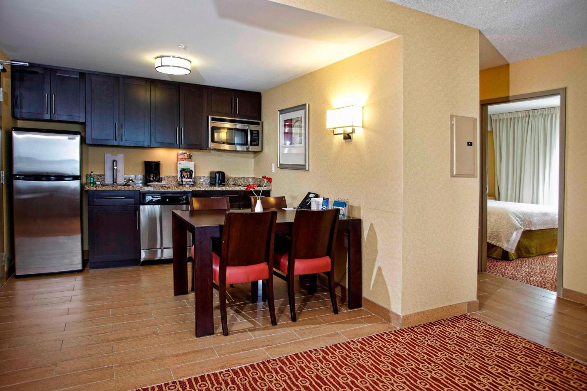 Towneplace Suites By Marriott Sudbury Exterior photo
